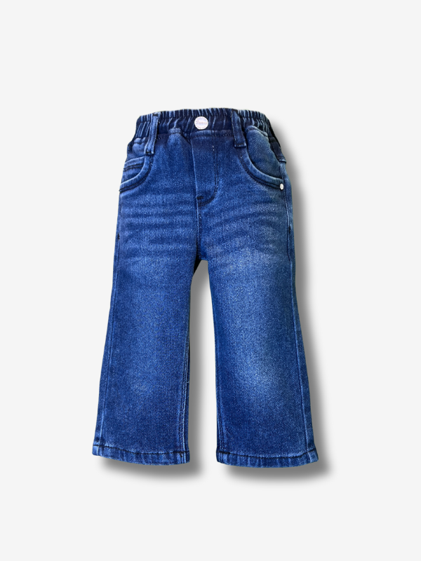 Boys' medium blue wash straight-fit denim jeans with a fully elasticated back waistband and classic stitched back pocket details.
Export to Sheets