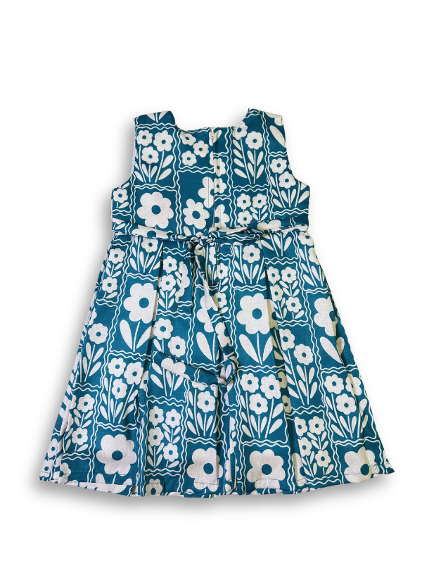 Girls' two-piece outfit featuring a teal and white oversized floral print dress with a detachable, cream-colored textured bolero jacket with a collar.
Export to Sheets