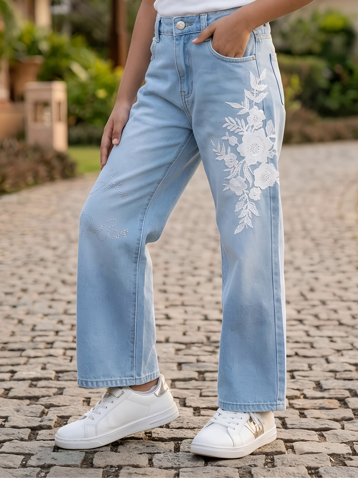 Girls' Light Blue Floral Embroidered Wide-Leg Jeans