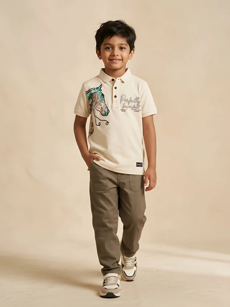 Cream horse print t-shirt for boys with collar and graphic detail