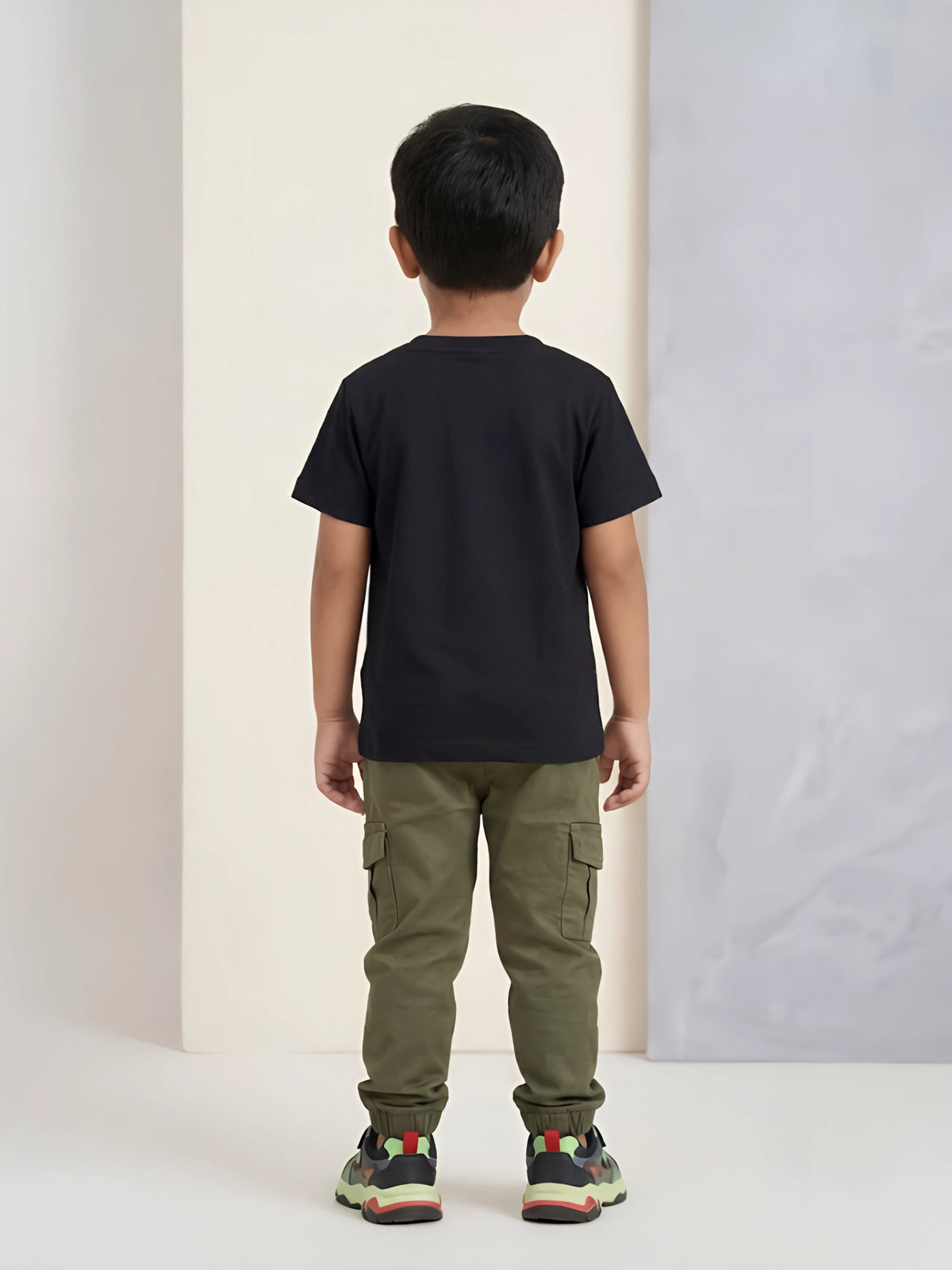 Black Graphic Printed Round Neck T-Shirt Casual Wear