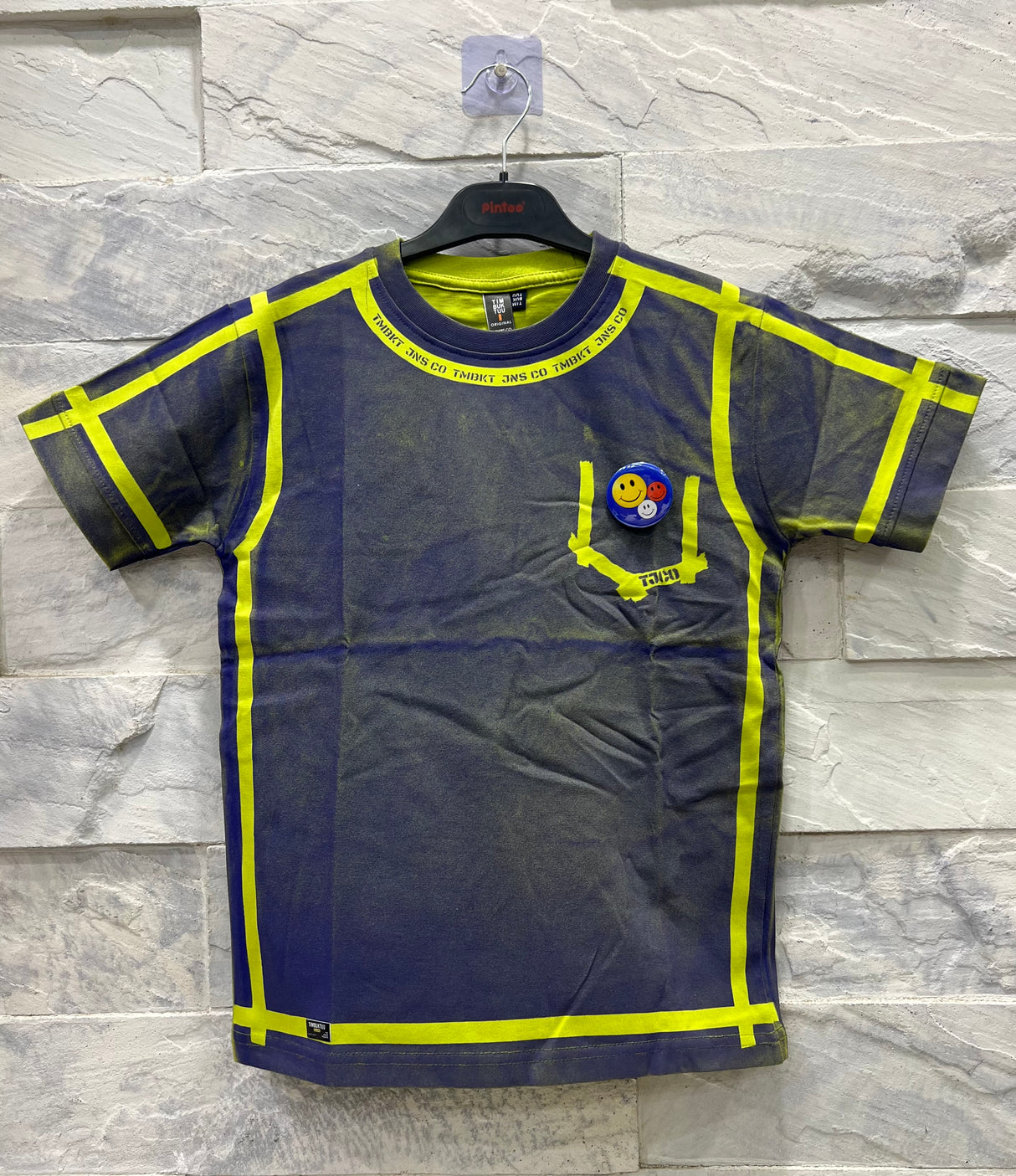 Boys Graphic T-shirt with Smile Face Pocket & Neon Accents – Casual Streetwear for Kids