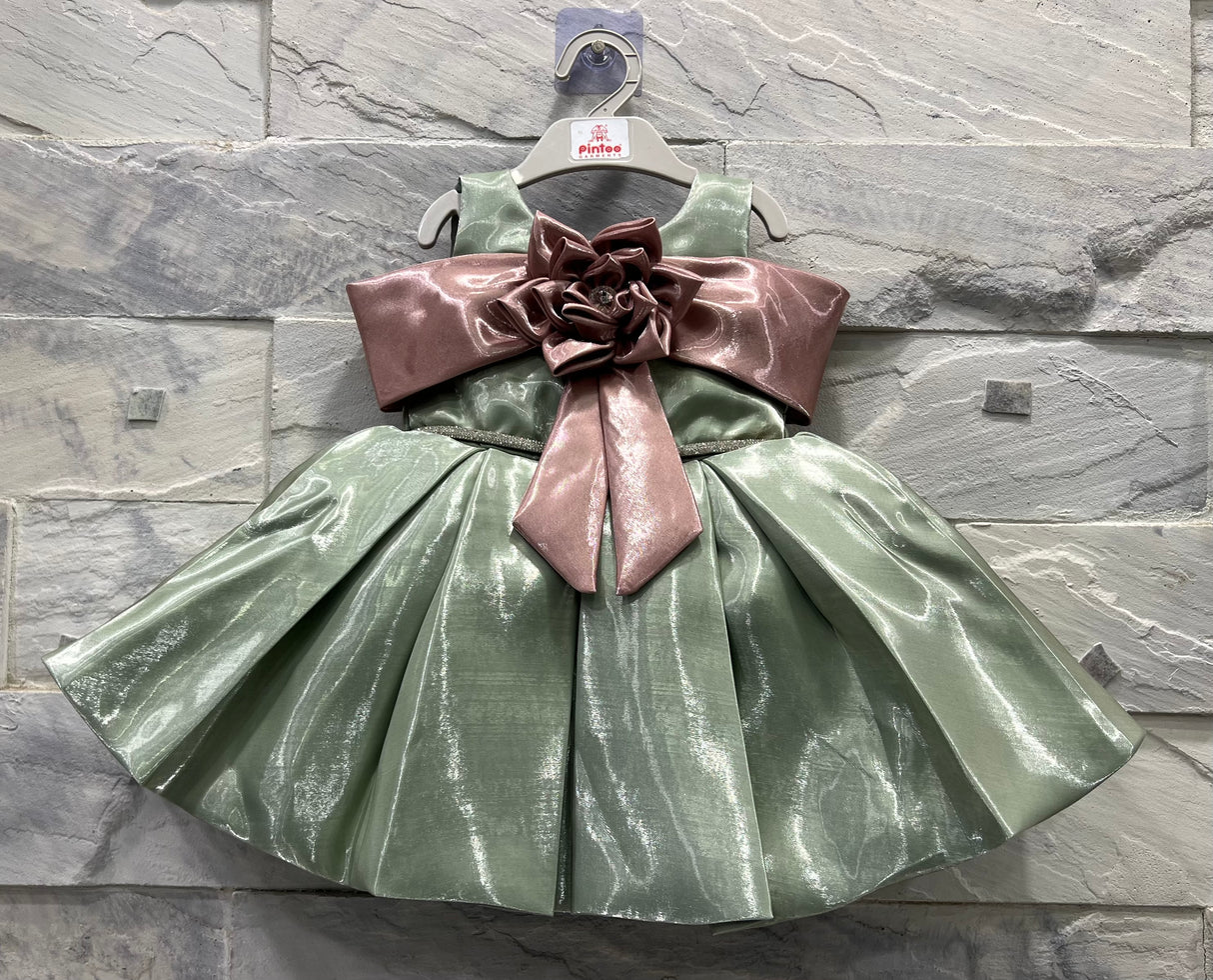 Girls’ Elegant Satin Party Dress with Oversized Bow and Floral Accent – Green