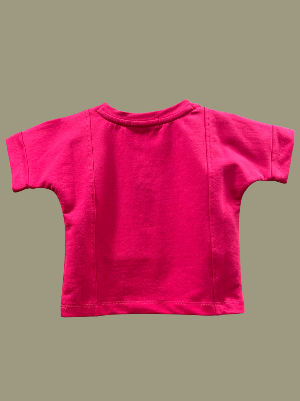 pink t-shirt