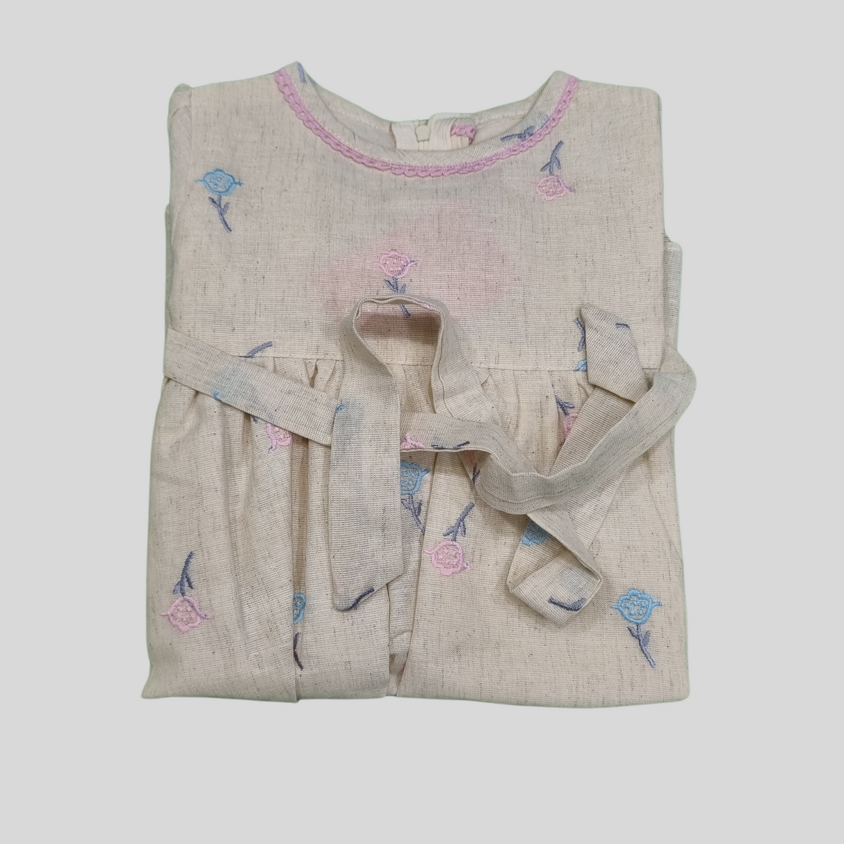 Baby Girls’ Soft Beige Floral Dress – Cotton Linen Summer Frock with Tie-Back